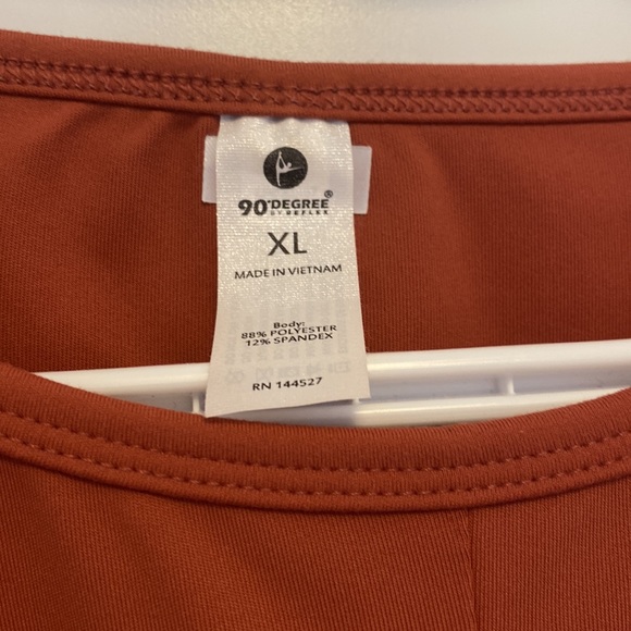 90 Degree by reflex long sleeve crop top. - Picture 3 of 5